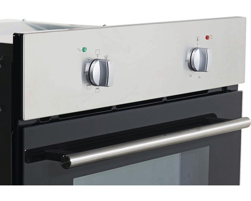 Gros plan d''un four avec des boutons de commande