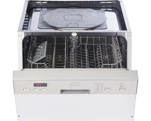 Lave-vaisselle ouvert avec paniers à vaisselle