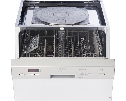 Lave-vaisselle ouvert avec paniers à vaisselle