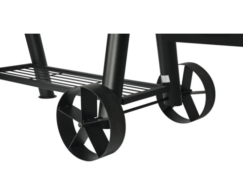 Detailaufnahme von Rädern und Ablagefläche eines schwarzen Grillwagens.