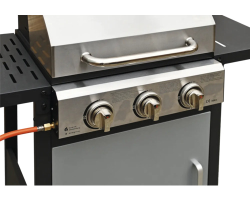 Gasgrill mit drei Brennern und Reglern