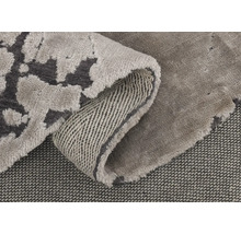 Tapis à motifs, enroulé