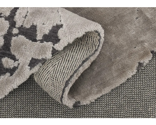 Teppich mit Muster, gerollt