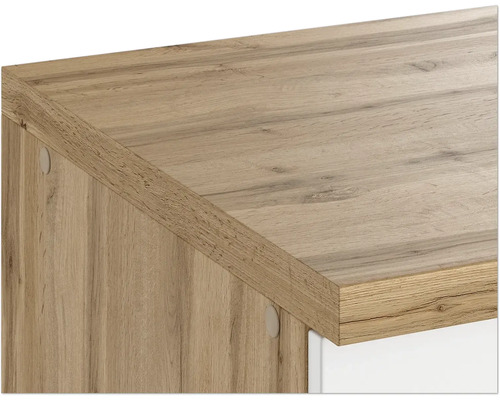 Detailansicht einer Holzkommode mit Holzstruktur