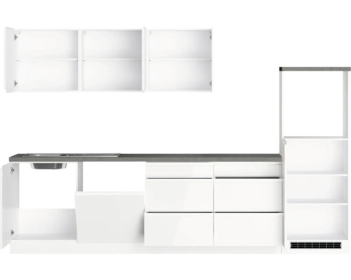 Cuisine équipée avec évier, armoires et étagères