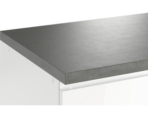 Plan de travail de cuisine aspect béton sur meuble bas blanc