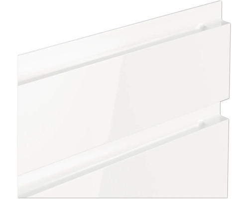 Gros plan sur une façade de cuisine blanche