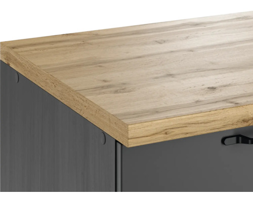 Vue détaillée d''une armoire avec un plateau en bois