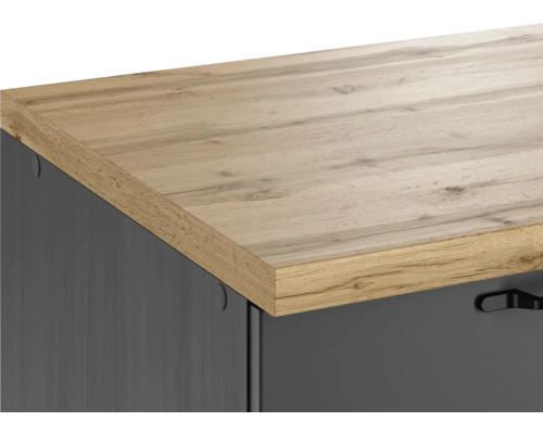 Gros plan d''une commode avec plateau en bois