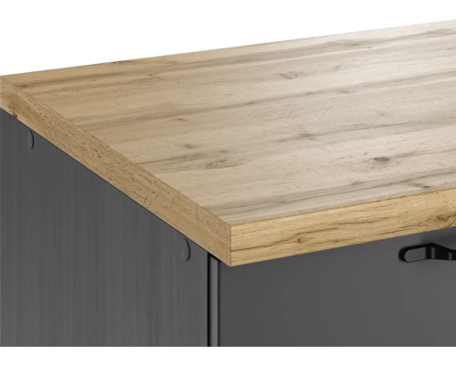 Vue détaillée d''une commode avec plateau en bois