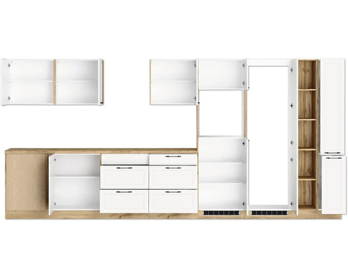 Cuisine linéaire avec éléments hauts, éléments bas et armoires hautes