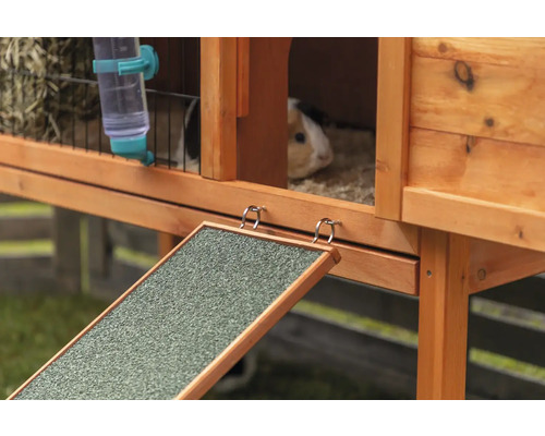 Clapier en bois avec rampe et abreuvoir