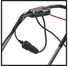 Detailansicht des Griffs eines Rasenmähers mit Schalter und Kabel