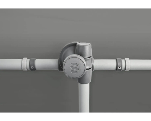 Gros plan d''une installation sanitaire avec vanne