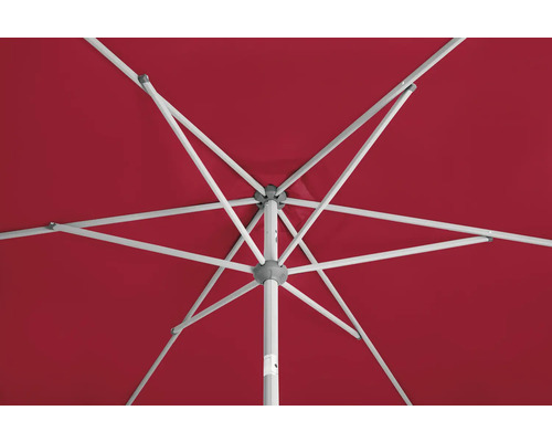 Vue du dessous d''un parasol ouvert