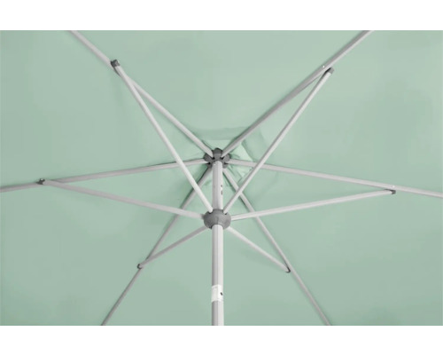 Vue du dessous d''un parasol ouvert avec cadre