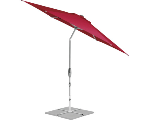 Roter Gartenschirm mit Ständer