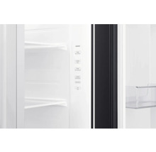 Intérieur d''un réfrigérateur avec commandes et compartiments de rangement
