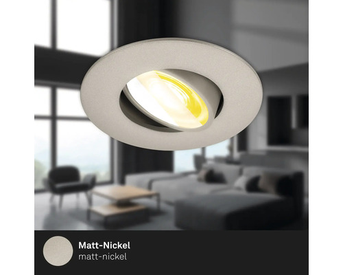 Deckeneinbaustrahler aus mattem Nickel im Interieur