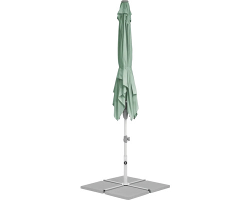 Parasol déporté fermé avec pied de parasol