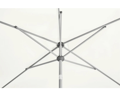 Vue détaillée d''un parasol avec baleines et mât