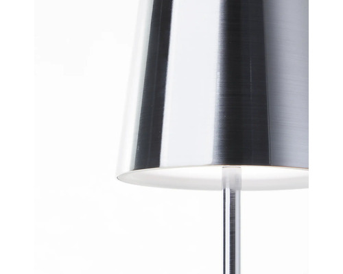 Vue détaillée d''une lampe de table en métal