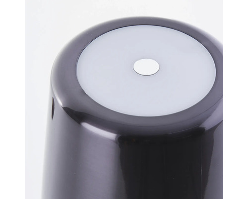 Gros plan d''une lampe de table de forme ronde avec une ouverture