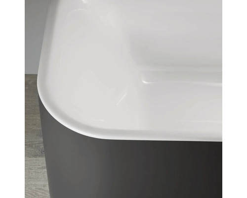 Détail d''une baignoire avec extérieur gris et intérieur blanc