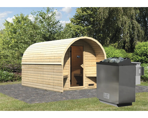 Holzfass Sauna mit Saunaofen im Garten