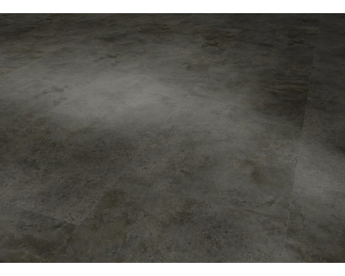 Dunkler Boden mit Steinmuster