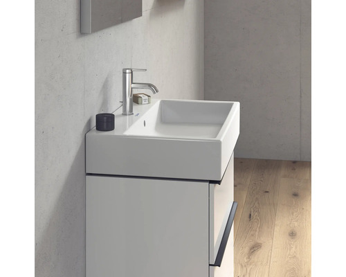 Meuble sous-lavabo avec robinet et lavabo rectangulaire