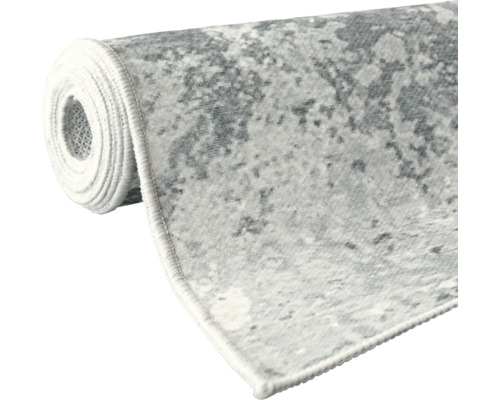 Gerollter Teppich mit abstraktem Muster