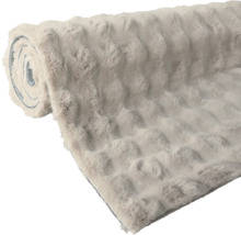 Aufgerollter, weicher Stoff mit Muster