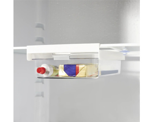 Einlegeboden mit Butter und Tube im Kühlschrank