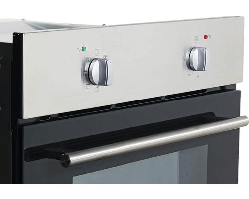 Gros plan d''un four avec des boutons rotatifs pour régler la température