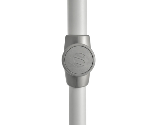 Gros plan d''une barre de douche avec élément de fixation