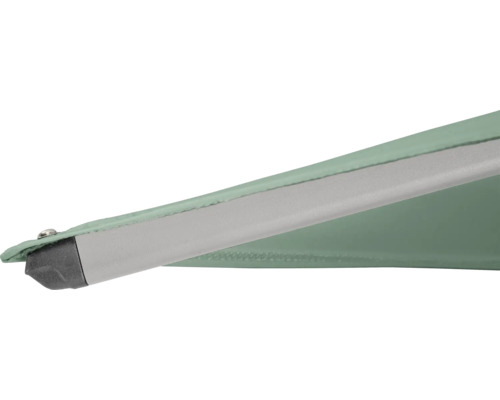 Vue détaillée d''un store avec armature métallique et tissu