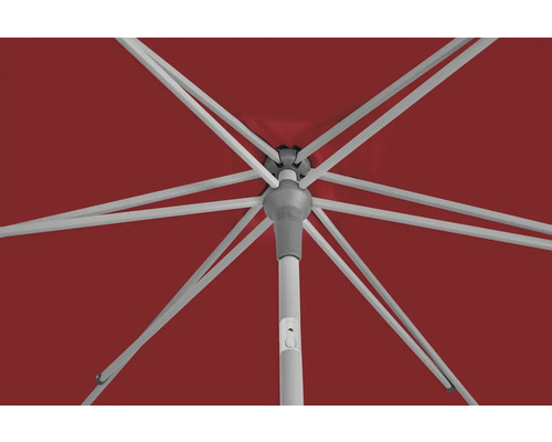Vue intérieure d''un parasol ouvert avec armature
