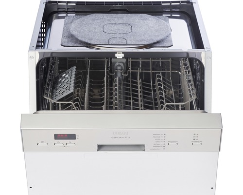 Lave-vaisselle avec porte ouverte, vue intérieure