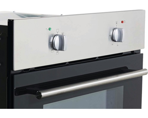 Gros plan d''un four encastrable avec commandes