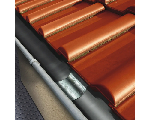 Vue détaillée de tuiles avec détails d''installation de gouttières