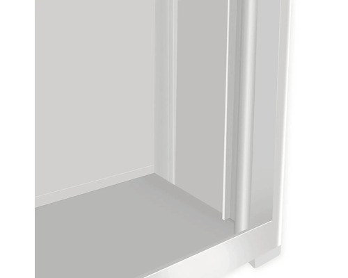 Vue intérieure d''une armoire blanche ouverte