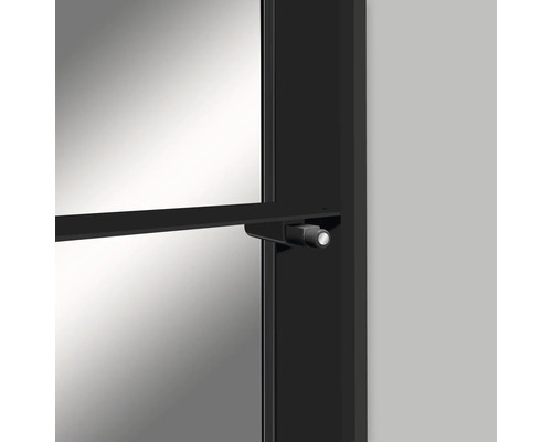 Detailansicht einer Duschkabine mit schwarzem Rahmen und einem Griff mit integriertem Licht