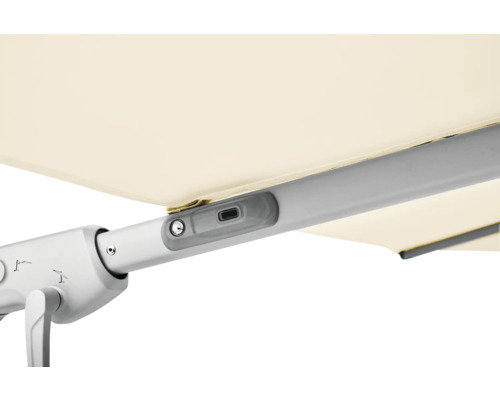 Detailansicht eines Sonnenschirms mit Befestigungselementen