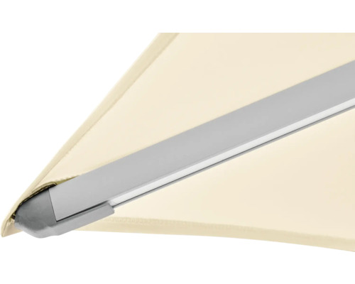 Detailansicht eines Sonnensegels mit Befestigungselementen