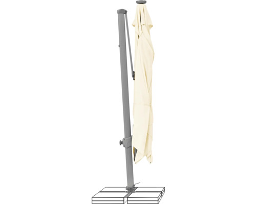 Geschlossener Ampelschirm mit grauem Ständer und Schirmfuß