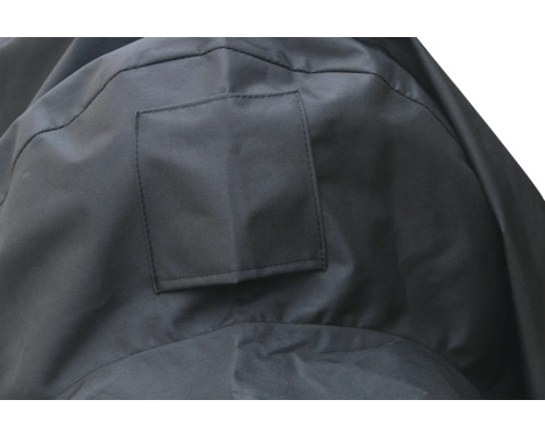 Gros plan d''une housse de protection grise avec poche carrée