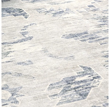 Vue détaillée d''un tapis avec un motif abstrait