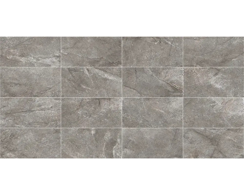 Graue Fliesen mit Steinoptik im Verbund verlegt