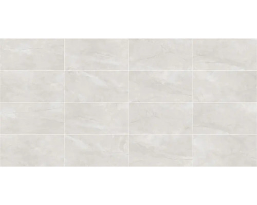 Rechteckige Bodenfliesen mit Marmoroptik, verlegt